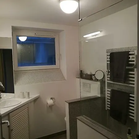 Апартаменты Schoenes Mit Gartenblick *