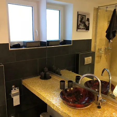 Apartment Schoenes Mit Gartenblick *