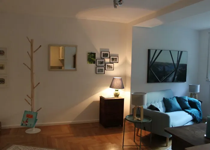 Schoenes Mit Gartenblick *