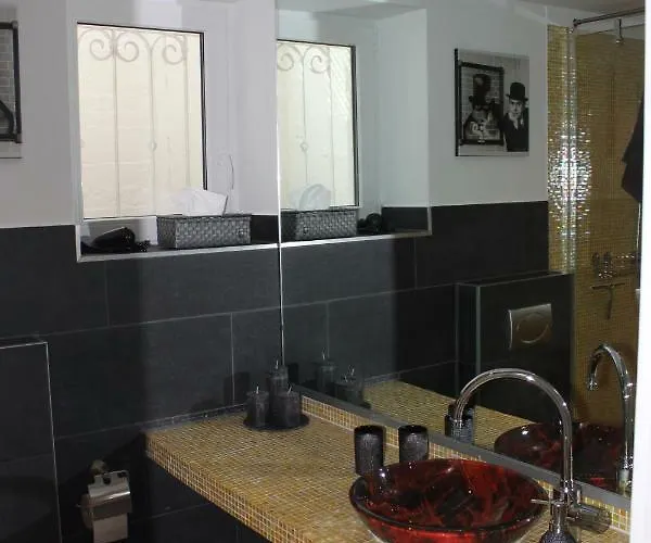 Διαμέρισμα Schoenes Mit Gartenblick