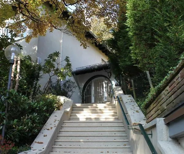 Schoenes Mit Gartenblick * Μπάντεν-Μπάντεν