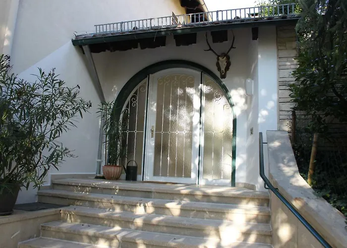 Διαμέρισμα Schoenes Mit Gartenblick